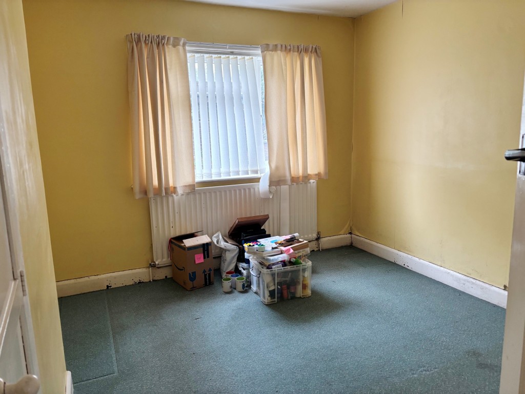 Lot: 7 - DETACHED BUNGALOW ON A PLOT WITH POTENTIAL - Bedroom two.